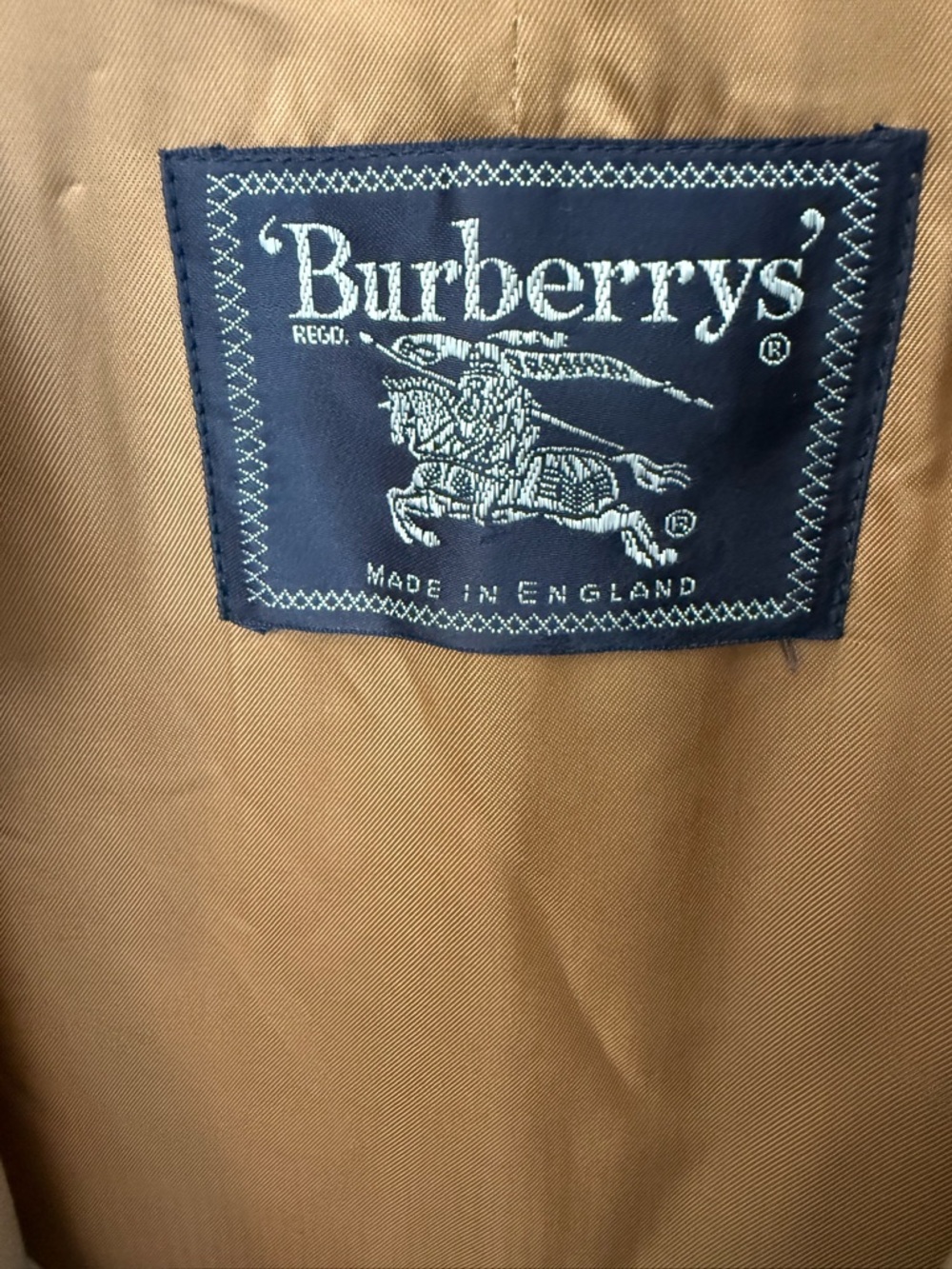 Authenic Vintage Burberry Tan Double-Breasted Trench Coat - Picture 4 of 16
